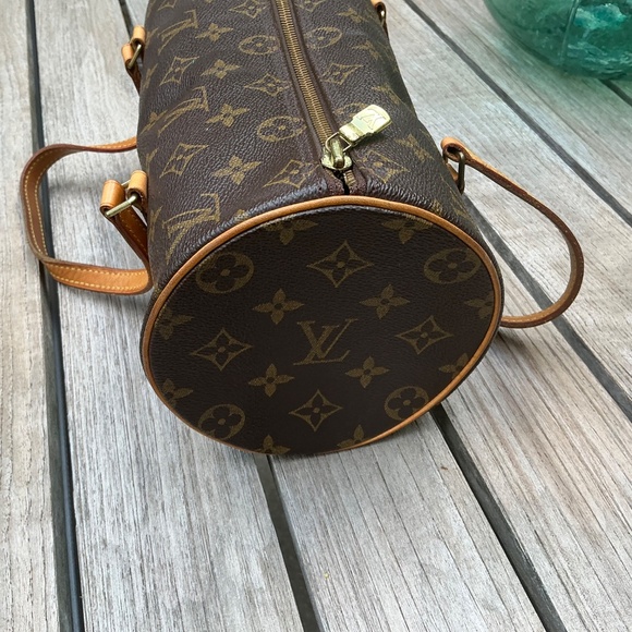 Louis Vuitton Papillon Handbag - Picture 4 of 8